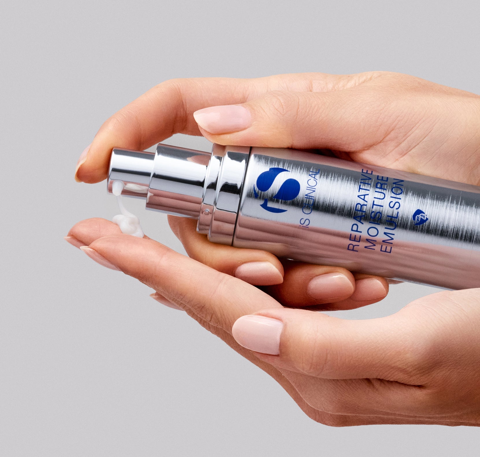 Reparative Moisture Emulsion - iS CLINICAL